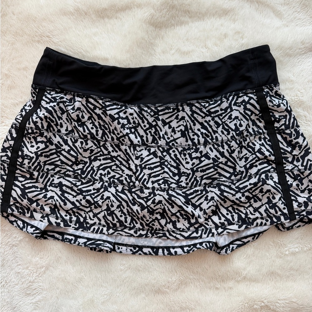 Lululemon Pace Rival Skirt Size 10 Mid Rise Black and White